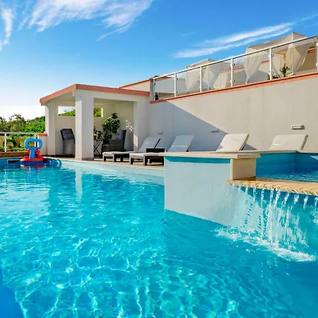 Melandura By Interhome * Dinjiška