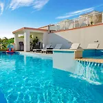 Melandura By Interhome * Dinjiška