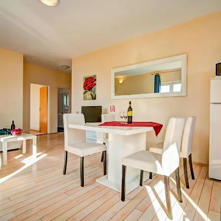 Melandura By Interhome * Dinjiška