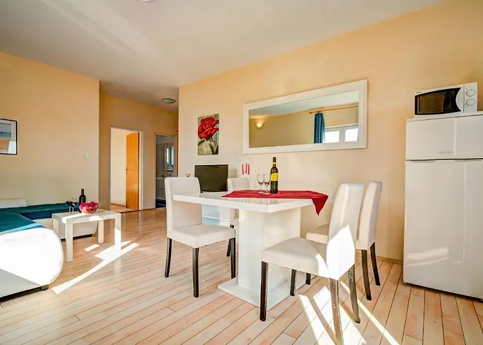 Melandura By Interhome * Dinjiska